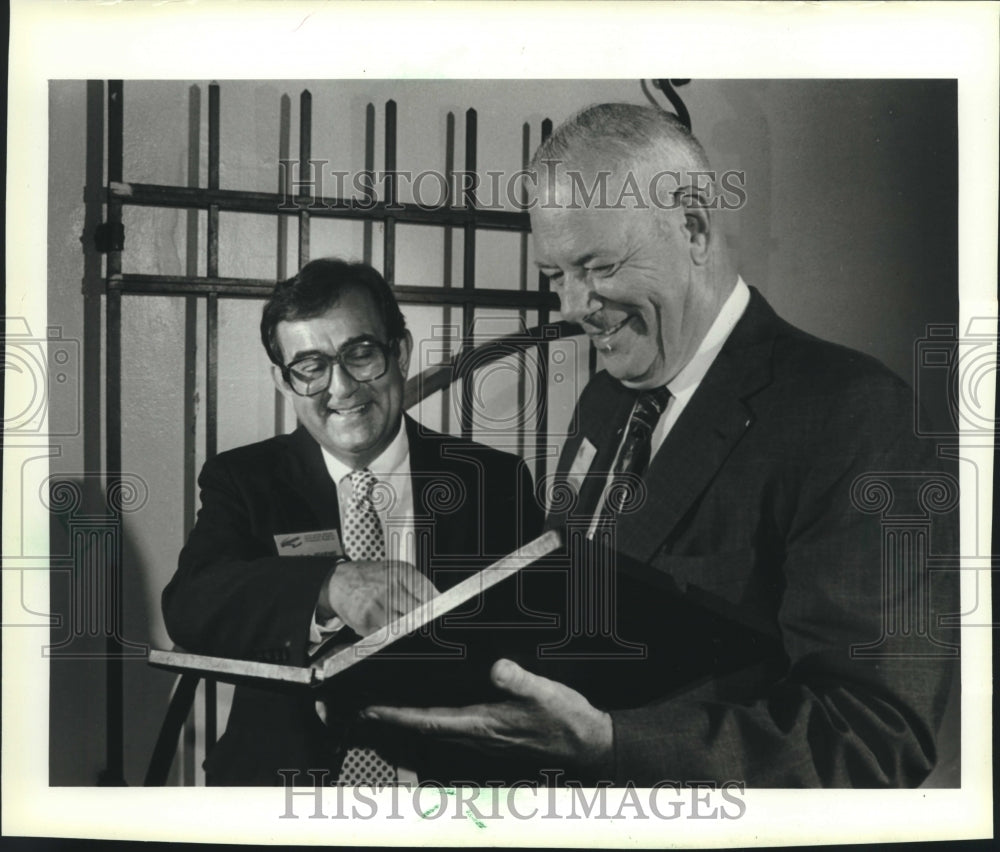 1982 Press Photo Donald J. Schuenke And Francis E. Ferguson Discuss Remarks - Historic Images