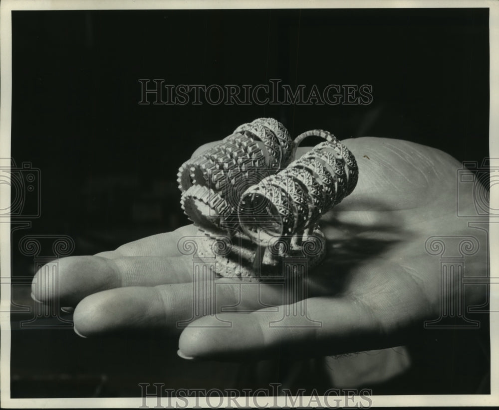 1952 Press Photo Set of Ring Trees To Be Cooled And Removed From Molds-Historic Images