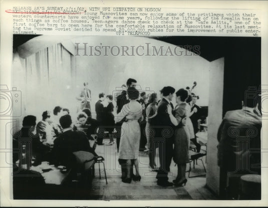1962 Press Photo Teenagers dancing at Cafe Aelita, Moscow, Russia - mjc21629 - Historic Images
