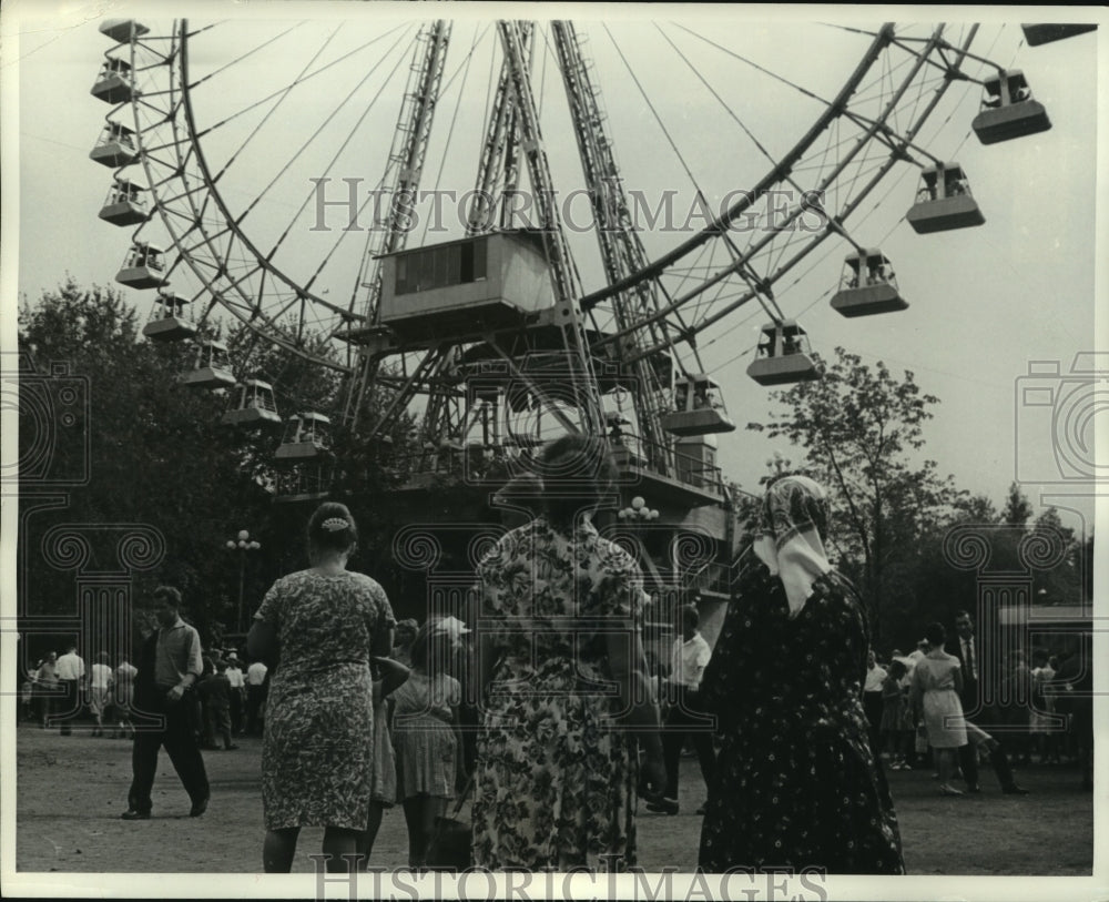 1963, People at the giant ferris wheel at Moscow Fairgrounds, Russia - Historic Images