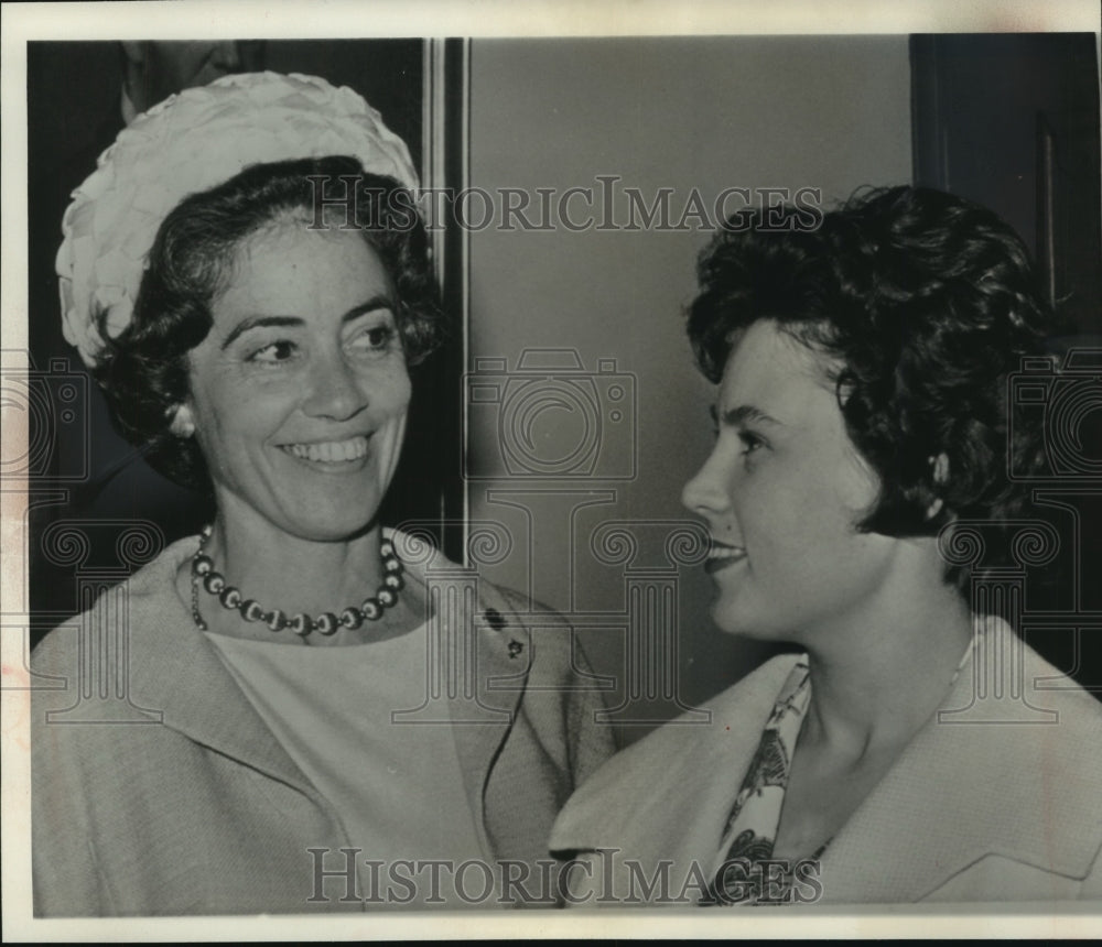 1962 Press Photo Mrs. Anna Glenn, Mrs. Gherman Titov in Washington - mjc21672 - Historic Images