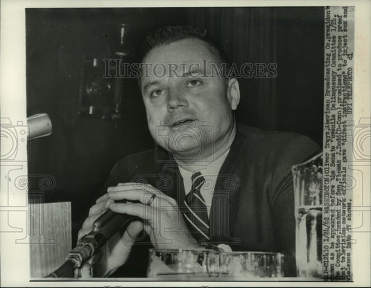 1962 Press Photo Oliver Treyz talks to Senate Juvenile Delinquency Committee - Historic Images