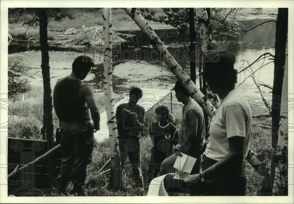 1994 Press Photo People Enjoy Various Trees At Treehaven in Tomahawk, Wisconsin - Historic Images