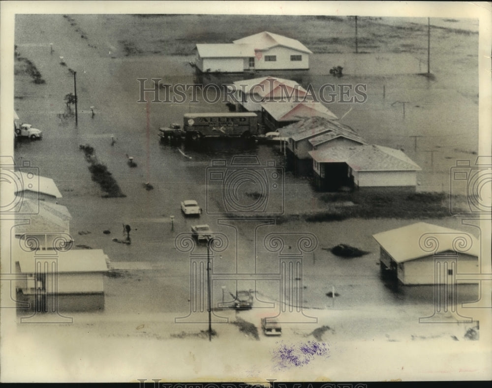 1963 Press Photo Van Is Parked While Owner Moves His Possessions After Storm - Historic Images