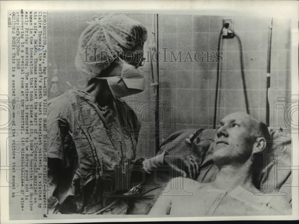 1968 Press Photo Everett Claire Thomas is visited by wife after transplant - Historic Images
