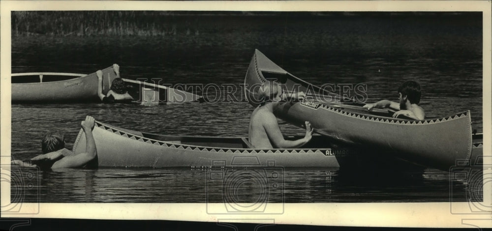 1984 University of Wisconsin Stevens Point students practice on lake - Historic Images