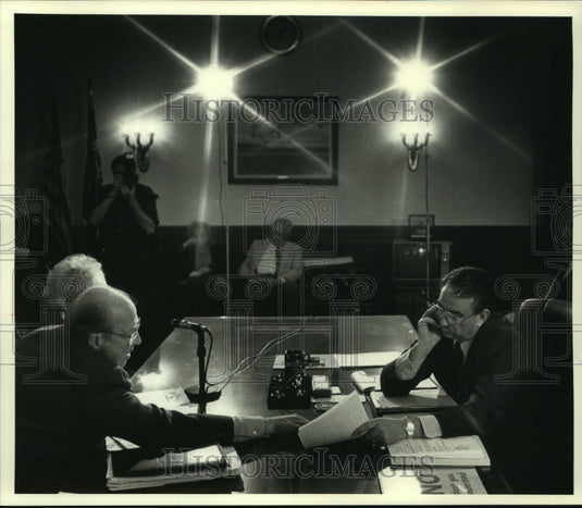 1992 Tommy Thompson discusses budget adjustment bill with visitors - Historic Images