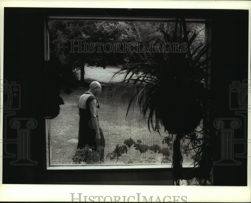 1993 Press Photo Lama Ngawang Chojar Tibetan Buddhist at Mahayana Dharma Center - Historic Images