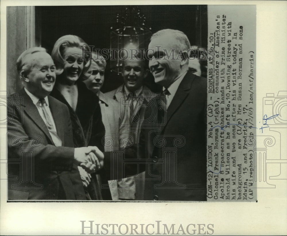 1969, Frank Borman With Family Shakes Hands With Harold Wilson London - Historic Images