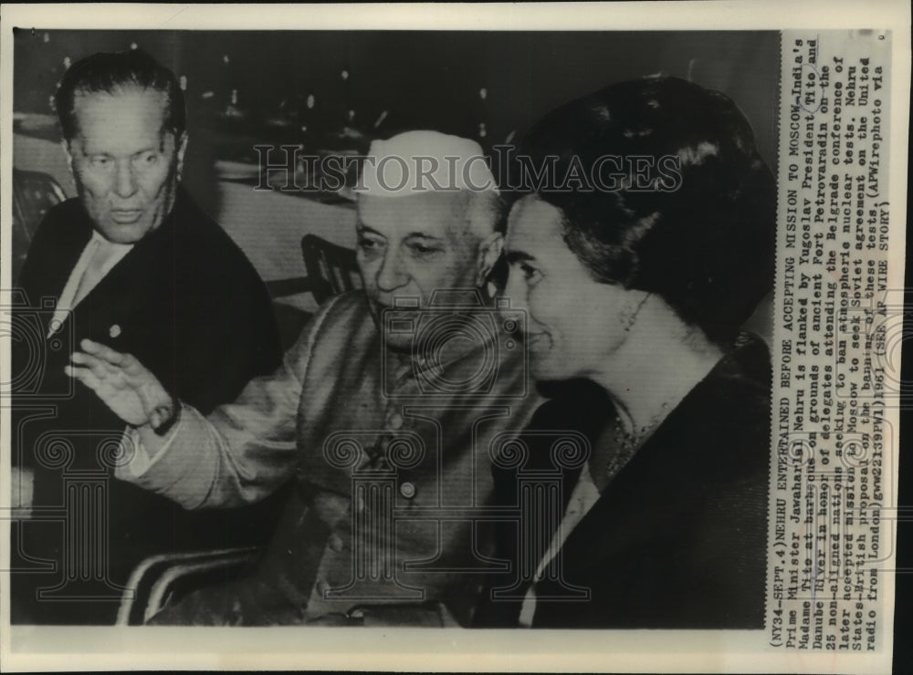 1961 Press Photo India's Prime Minister Jawaharlal Nehru & others - mjc22048 - Historic Images