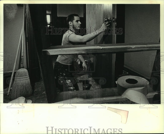 1980 Luis Ortiz staining door at United Migrant Opportunity Service. - Historic Images