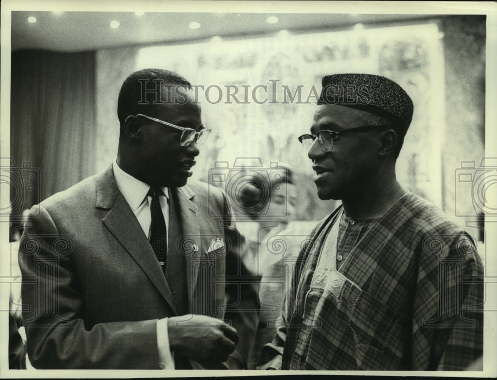 1965 Press Photo Ambassador Diallo Telli (left) with Chief S.O. Adebo, New York. - Historic Images