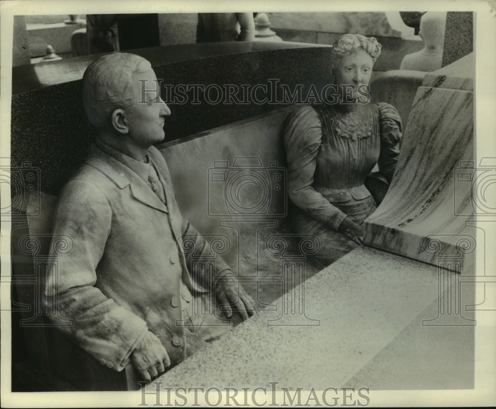 1958 Press Photo Statues create by John MIlburn Davis in Kansas for his wife - Historic Images