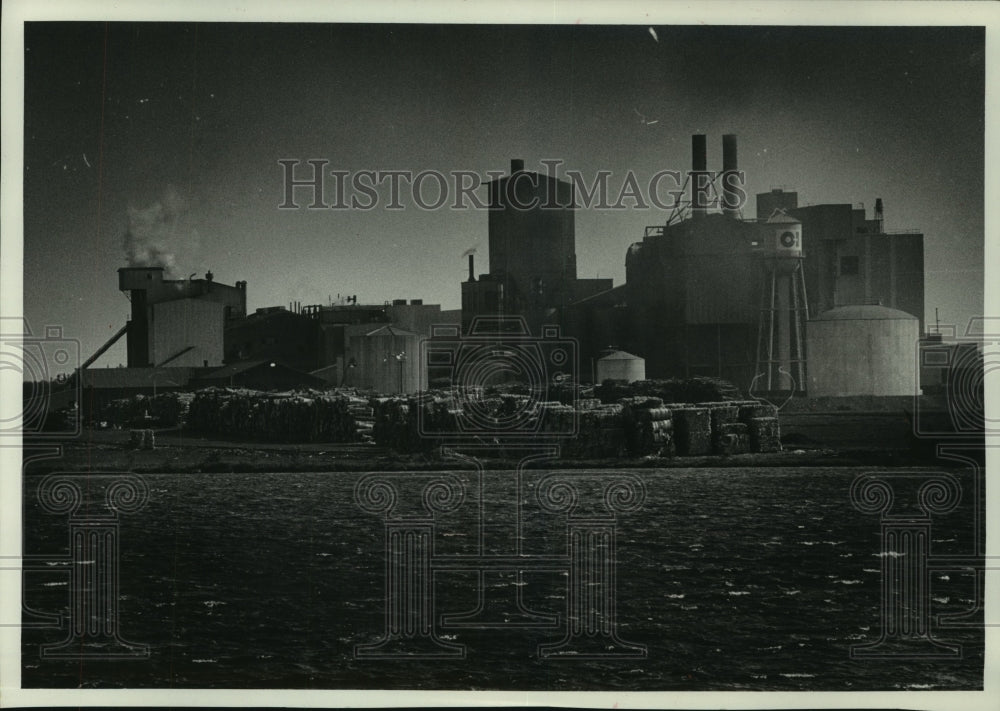 1979 Press Photo Owens-Illinois Paper Mill in Tomahawk, Wisconsin - mjc22123 - Historic Images