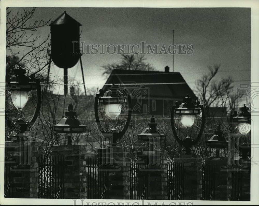 Press Photo Old street lanterns on a fence in MIlwaukee - mjc22138 - Historic Images