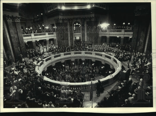 1991, Governor Tommy Thompson delivers inaugural speech in Madison - Historic Images