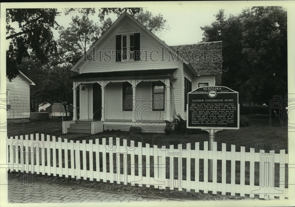 1982, Home of Willa Cather, a parlor which dates to 1879 - mjc22209 - Historic Images