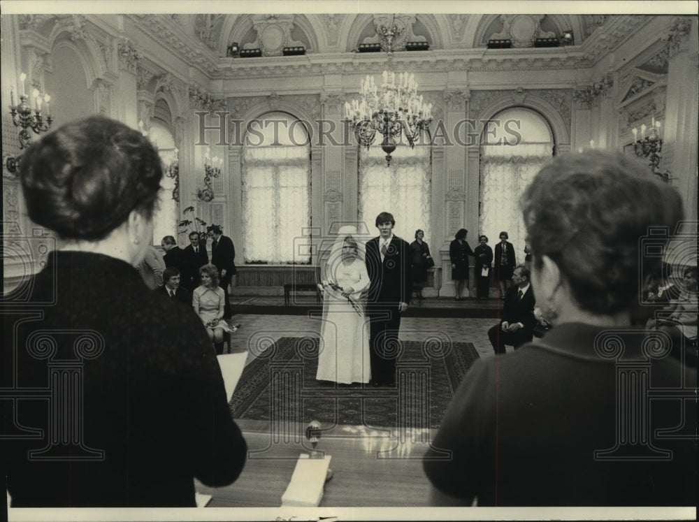 1975, Russian couple married at Leningrad Wedding Palace - mjc22233 - Historic Images