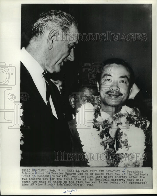 1966 Press Photo Pres. Johnson with Viet Nam's Premier Nguyen Cao Ky in Honolulu - Historic Images