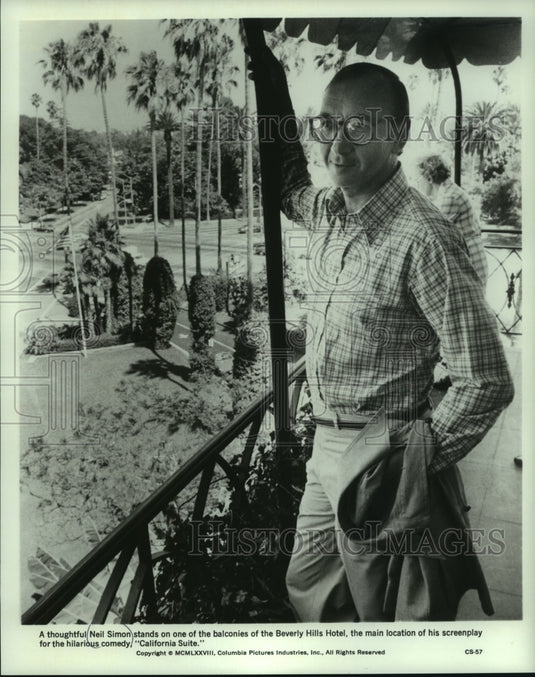 1979 Press Photo Neil Simon on location for "California Suite," Beverly Hills - Historic Images