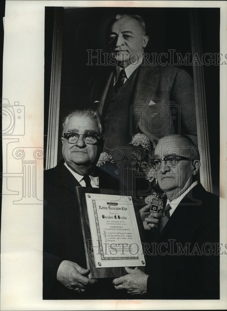 1967, Trecker Sons Hold Award At Annual Dinner Of Company Club Arena - Historic Images