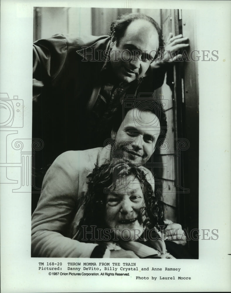 1987 Press Photo &quot;Throw Momma From The Train&quot; Danny DeVito and others - Historic Images