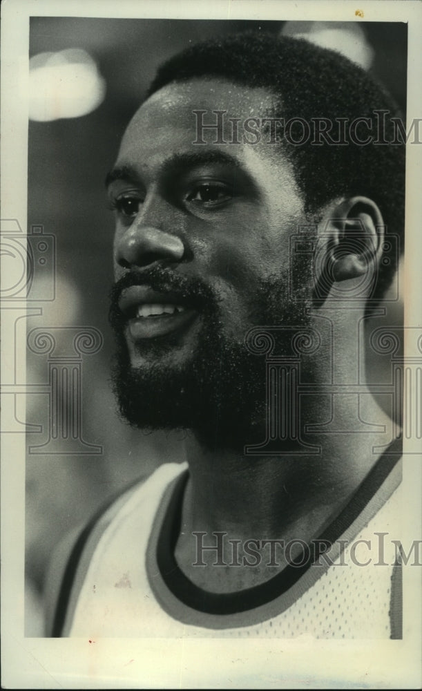 1977 Press Photo Basketball Player Loyd Walton In Uniform - mjc22466 - Historic Images