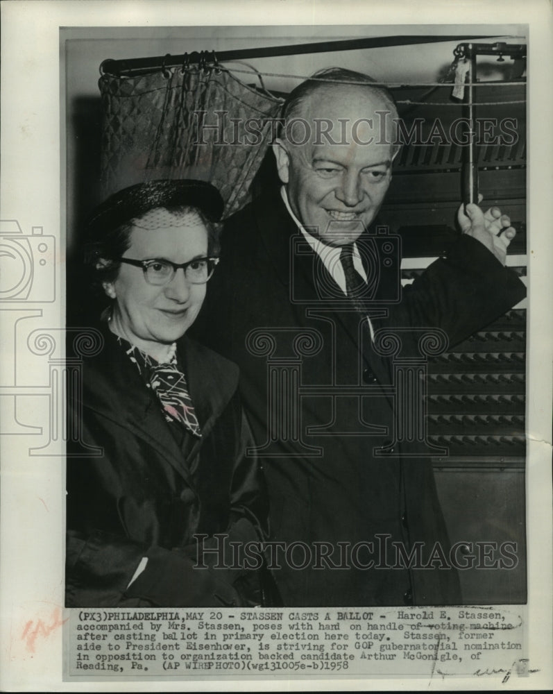 1958 Press Photo Mr. And Mrs. Harold E. Stassen Cast Ballot In Philadelphia - Historic Images