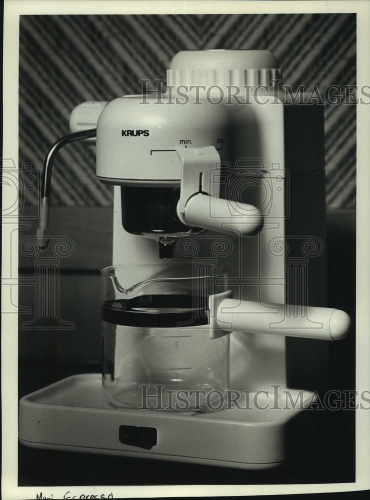 1989 Press Photo Model Of Espresso Maker Which Has Becomes More Affordable - Historic Images
