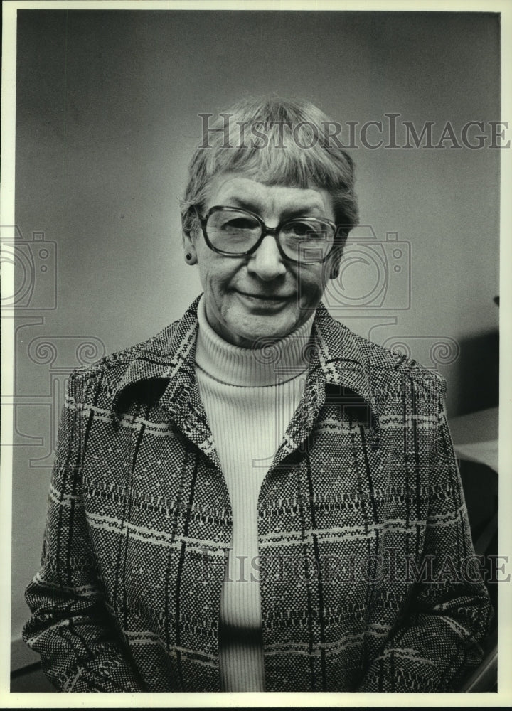 1981, Christie Thomsen, director of Grinnell Hall in Beloit,Wisconsin - Historic Images