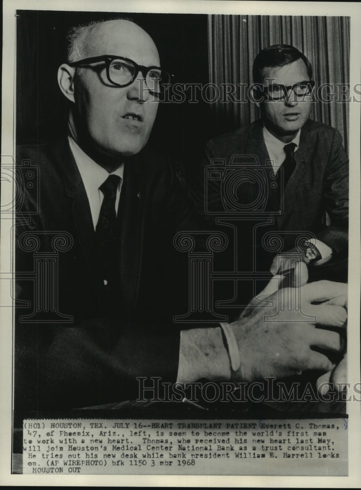 1968 Press Photo Heart Transplant Patient Everett Thomas Tries New Desk In Texas - Historic Images