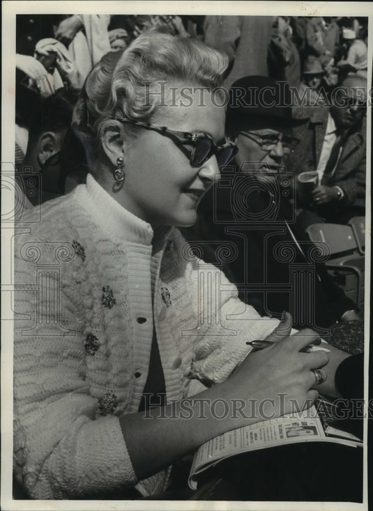 1958 Press Photo Mrs. Lew Burdette wife of Milwaukee Braves Pitcher - mjc22597 - Historic Images