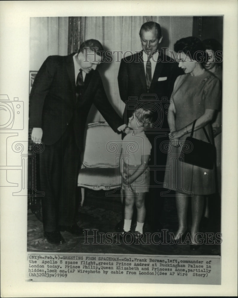 1969 Press Photo Colonel Frank Borman greets the Royal family in London - Historic Images