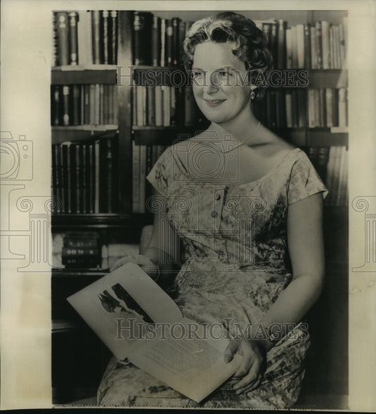 1958 Press Photo Princess Irene of the Netherlands shown here with book, Holland - Historic Images