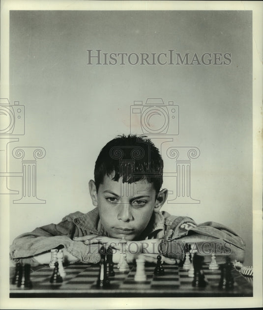 1955 Press Photo Young man concentrating on chess game, picture wins contest. - Historic Images