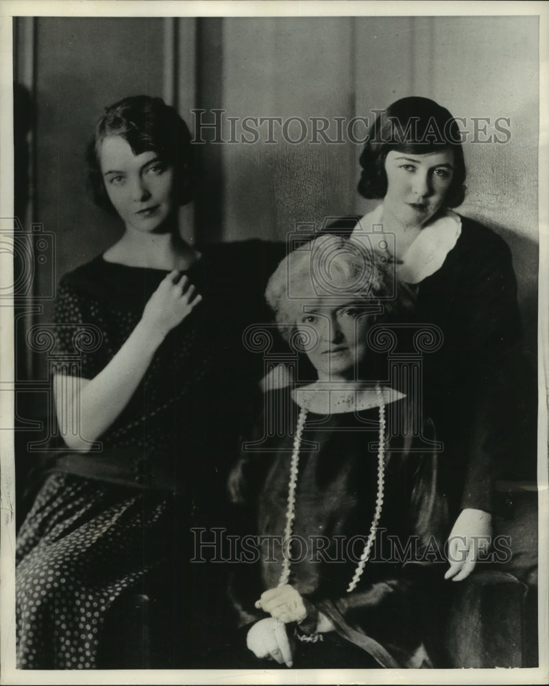1951, Gish family posing for portrait, Lillian, Dorothy, mother. - Historic Images