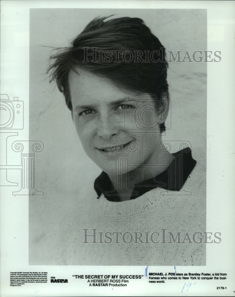 1987 Press Photo Actor Michael J. Fox Stars In 'The Secret Of My Success' - Historic Images