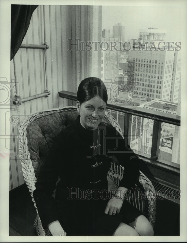 1975 Press Photo Beverly A. Temple, Municipal Justice, Milwaukee, Wisconsin - Historic Images