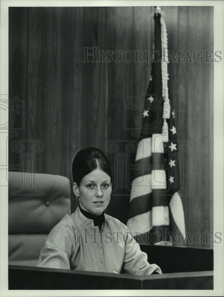 1975 Justice Beverly Temple Of Municipal Court In Milwaukee - Historic Images