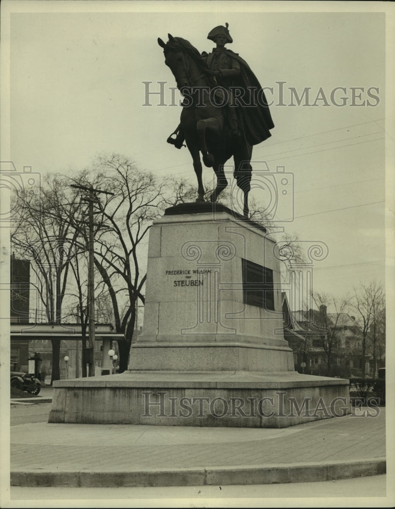 1931, Friedrich Wilhelm von Steuben statue, Milwaukee - mjc22782 - Historic Images