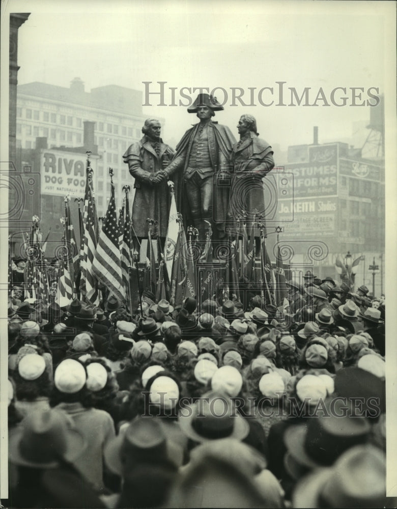 1941, Bill of Rights statue dedicated in front of onlookers, Illinois - Historic Images