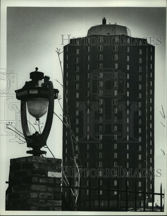 Press Photo View from Terris' Riverboat Lounge, Milwaukee, Wisconsin - mjc22810 - Historic Images
