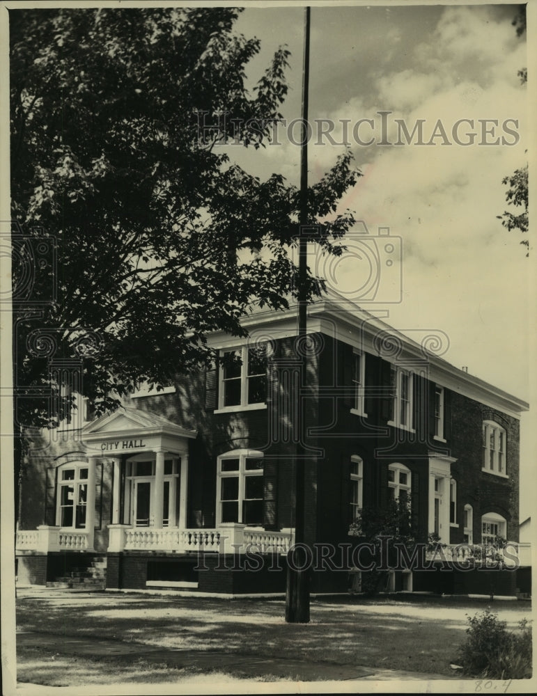 1949 Press Photo Tomahawk, Wisconsin City Hall remodeled after a fire.- Historic Images