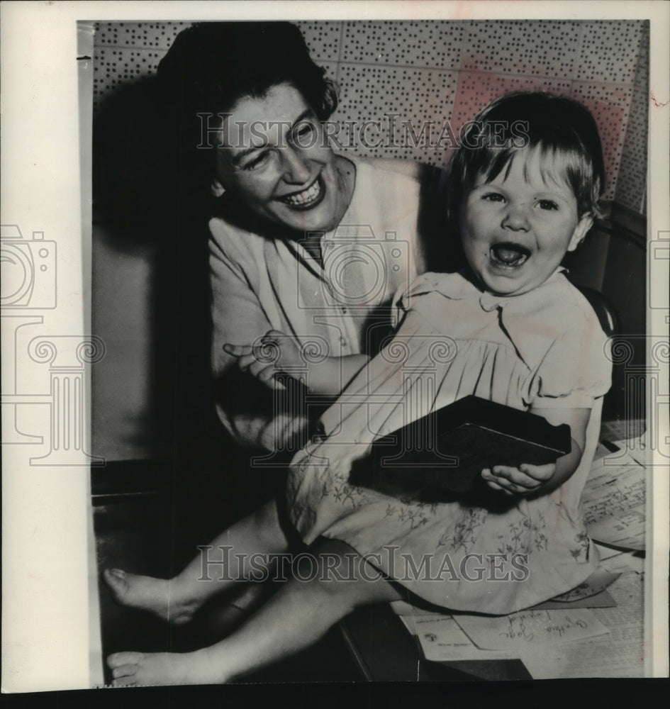 1964, Cynthia Gage After Being At Police Station With Babysitter - Historic Images