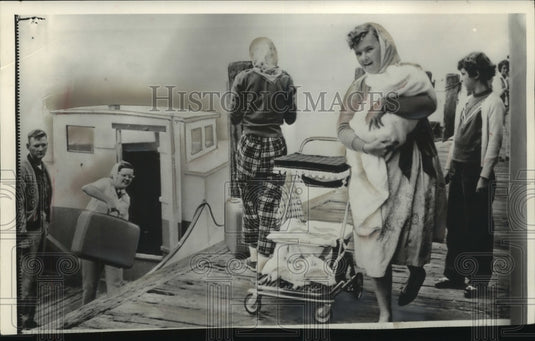 1961, Families Along Maryland Mainland Leave Homes After Warnings - Historic Images