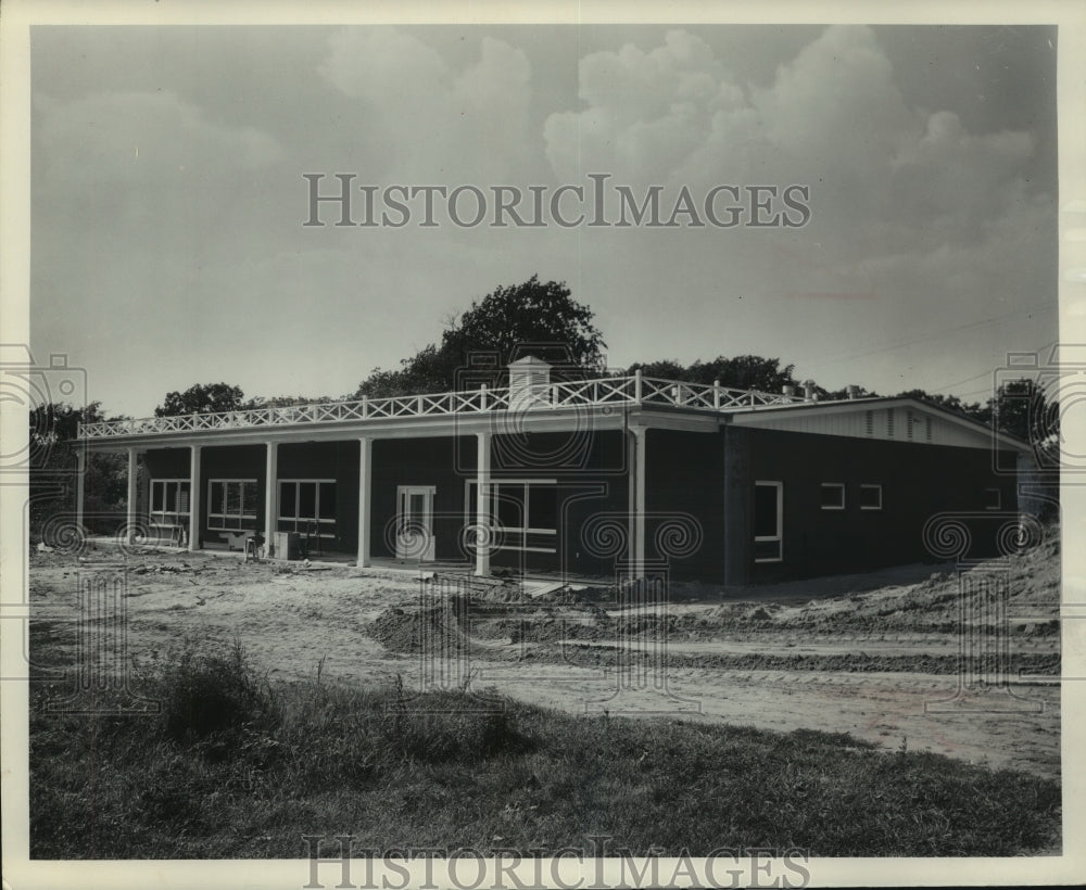 1955 Press Photo Clubhouse of the Stoughton Country Club in Stoughton, Wisconsin-Historic Images