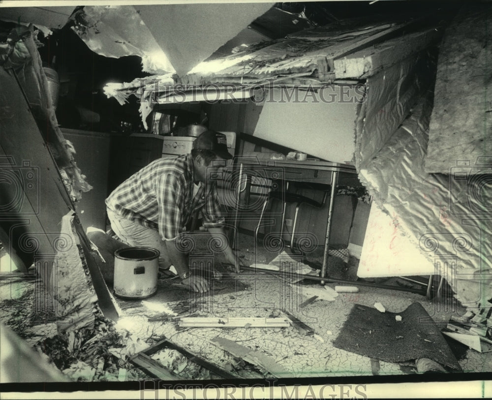 1985, Bob Nieuwenhuis Helps Relatives Clean Up At Cedar Falls Resort - Historic Images