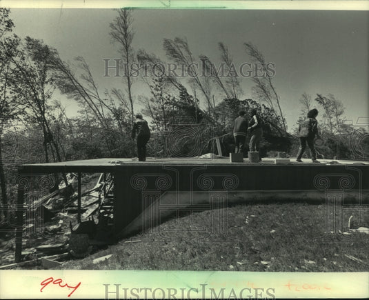 1985, The Wickersham home at Swamsauger Lake in Wisconsin destroyed - Historic Images