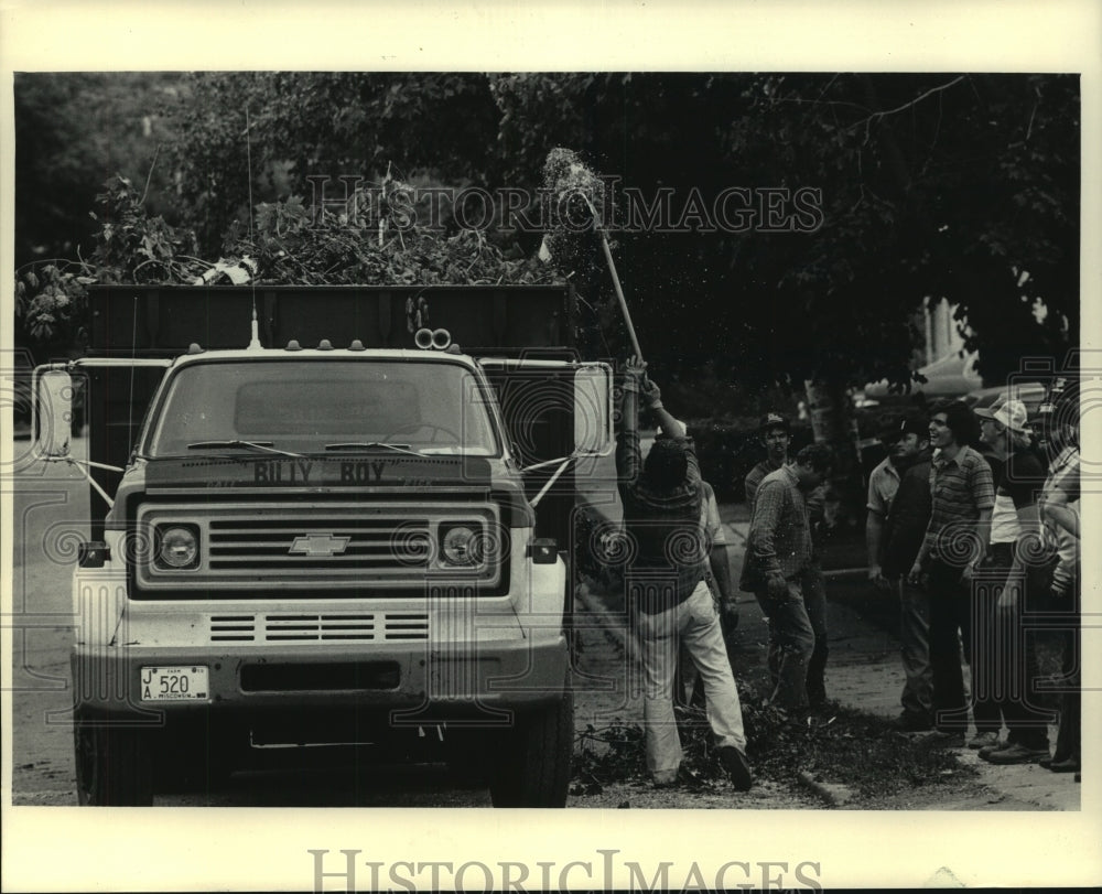 1985, Volunteers help residents in Markesan, Wisconsin after tornado - Historic Images