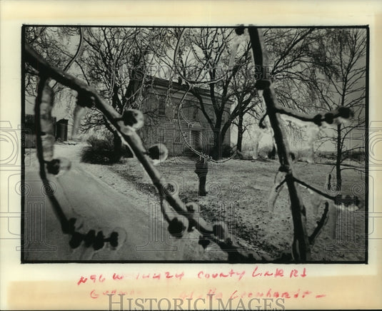 1976, Ice Storm in Milwaukee, Wisconsin - mjc23001 - Historic Images